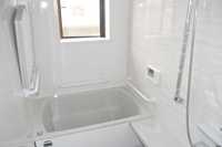 浴室　施工後
サイズは特注オーダー
窓も断熱性の高いものに入れ替え